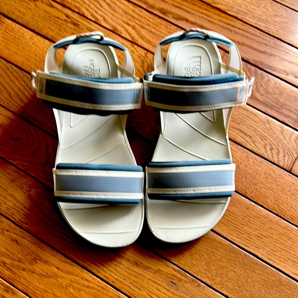 North face Women’s Skeena Sport Sandal Sz 9